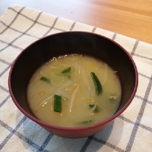 我が家の味噌汁★もやしとネギ